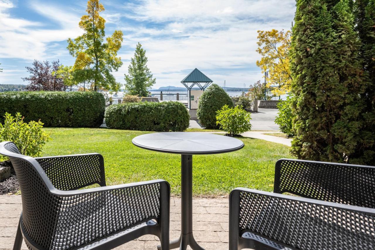 Hotel Verso Magog Exteriör bild